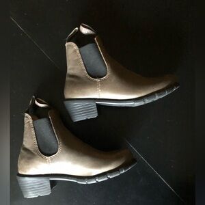 Women’s Heeled Blundstones Size 6US 3AUS